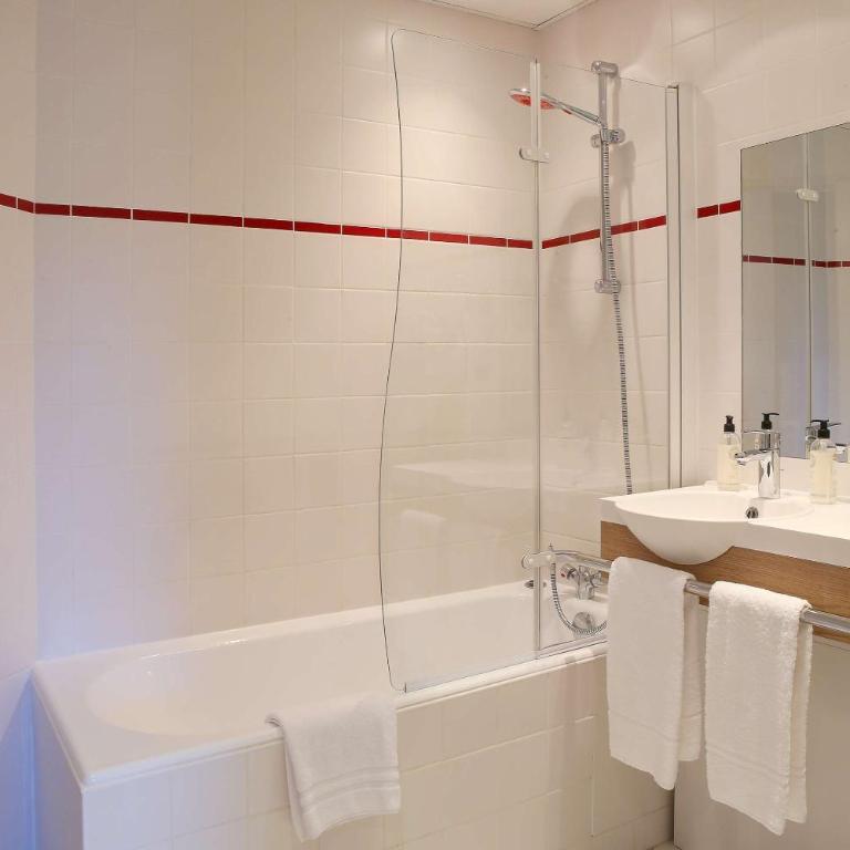 Best Western Les Bains Hotel et SPA - Chambre Standard Lit Queen-Size - 2