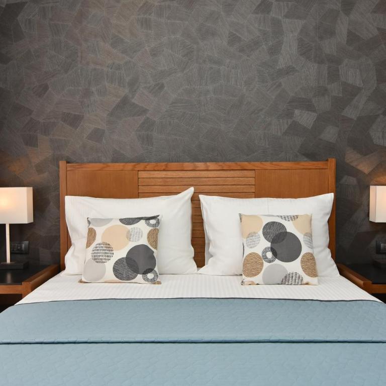 Hotel Perla - Standard Double Room with Garden View - 8