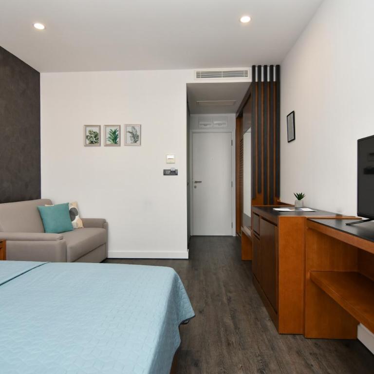 Hotel Perla - Standard Double Room with Garden View - 6