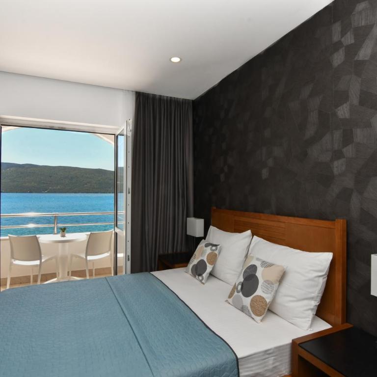 Hotel Perla - Standard Double Room with Sea View - 4