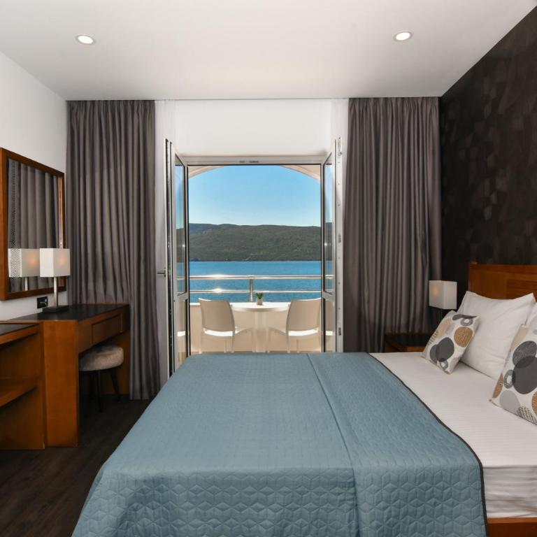 Hotel Perla - Standard Double Room with Sea View - 7
