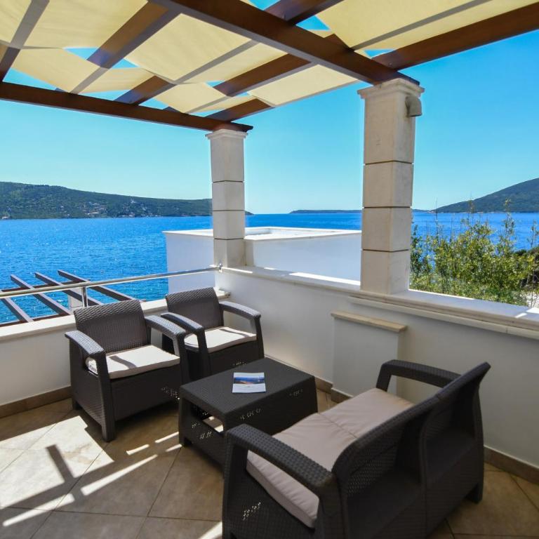 Hotel Perla - Superior Double Room with Sea View - 11