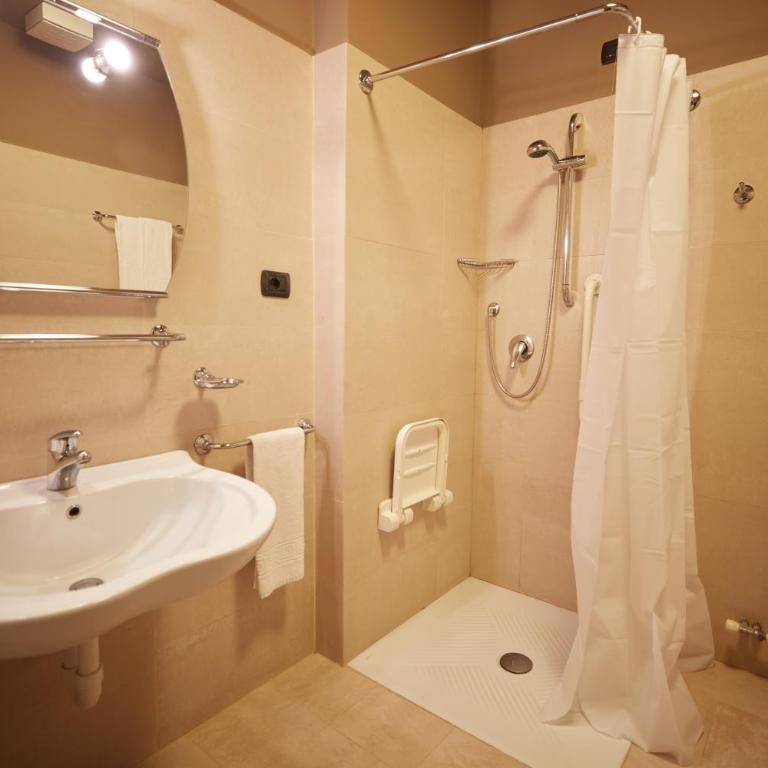 BASE CAMP alpine apartments - Superior One-Bedroom Apartment with Mountain View - 4