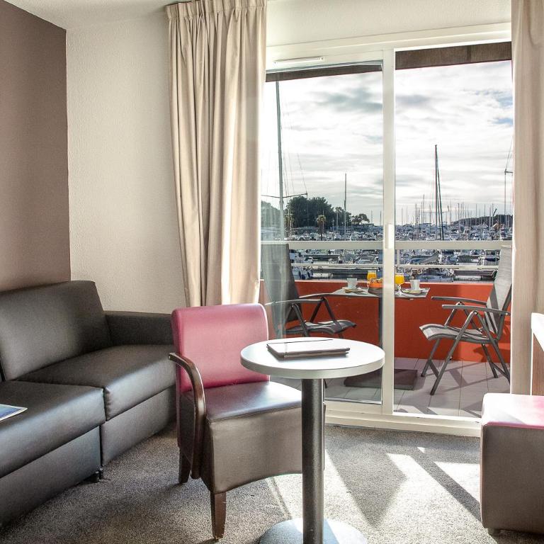 Best Western Plus La Marina - Suite Lit Queen-Size - Non-Fumeurs - Vue sur Port - 7