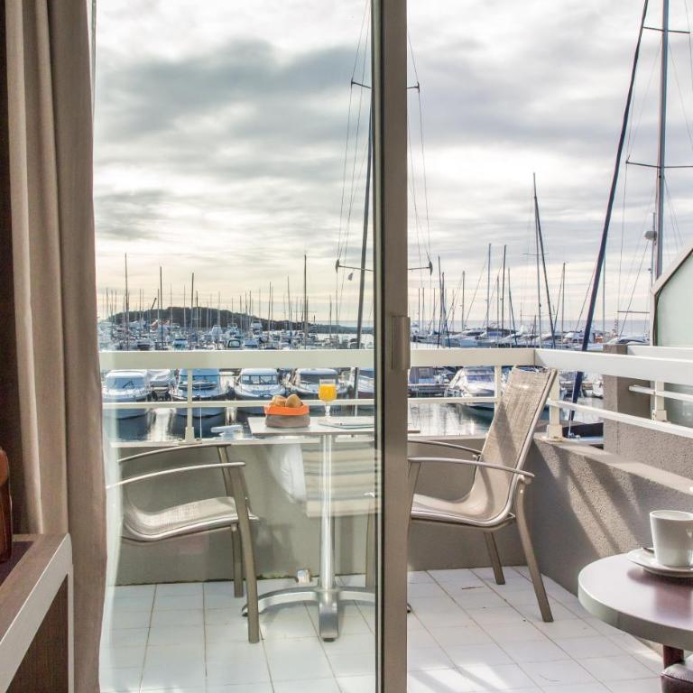 Best Western Plus La Marina - Suite Lit Queen-Size - Non-Fumeurs - Vue sur Port - 4