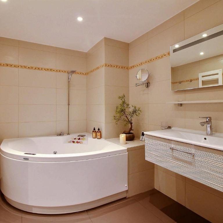 Assia & Nathalie - Luxury B&B MARAIS - Chambre Lit Queen-Size avec Baignoire Spa - 6