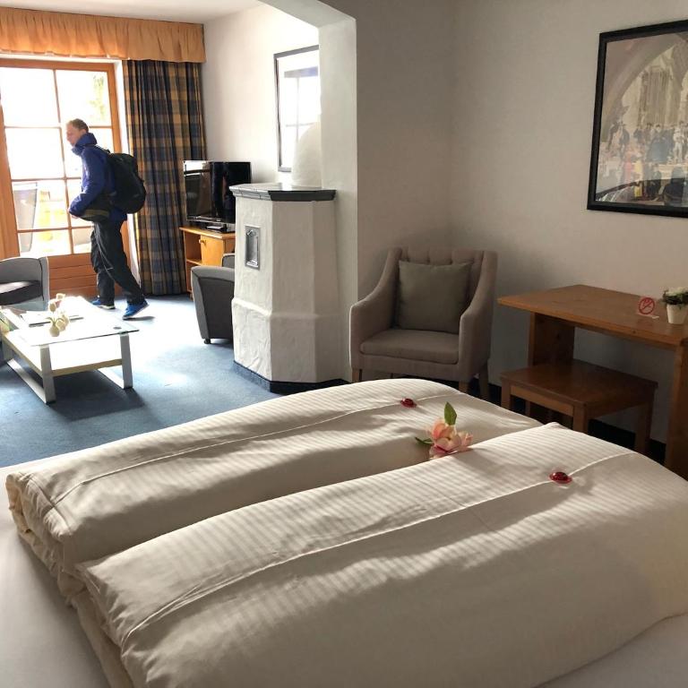Hotel Alpin - Doppelzimmer mit Balkon - 7