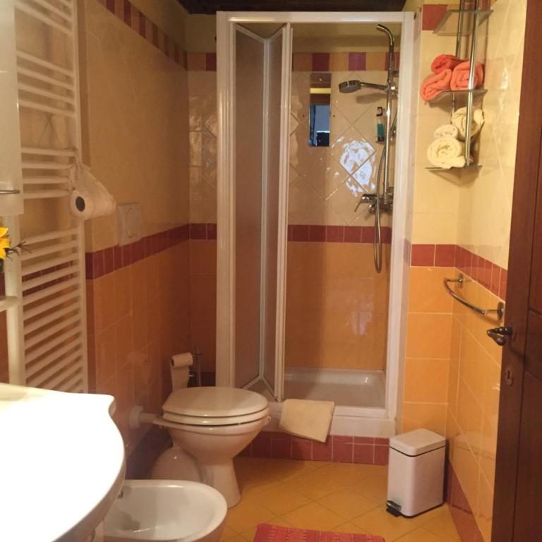 B&B Il Girasole - Camera Matrimoniale/Doppia con Letti Singoli con Bagno - 5