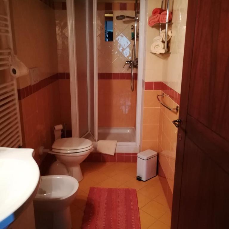 B&B Il Girasole - Camera Matrimoniale/Doppia con Letti Singoli con Bagno - 1