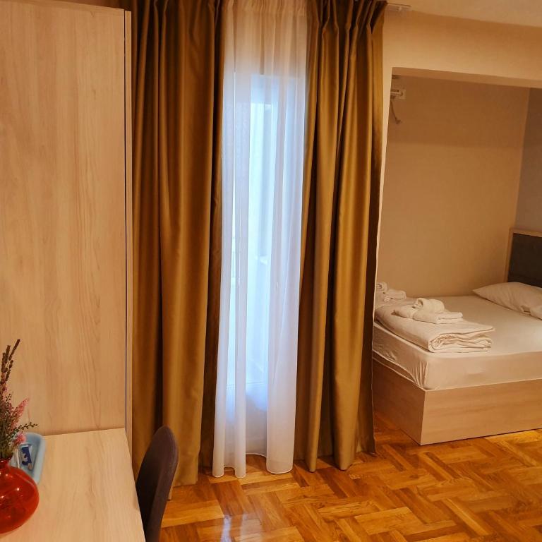 Apartments Pier - Trokrevetna Soba sa Terasom - 1