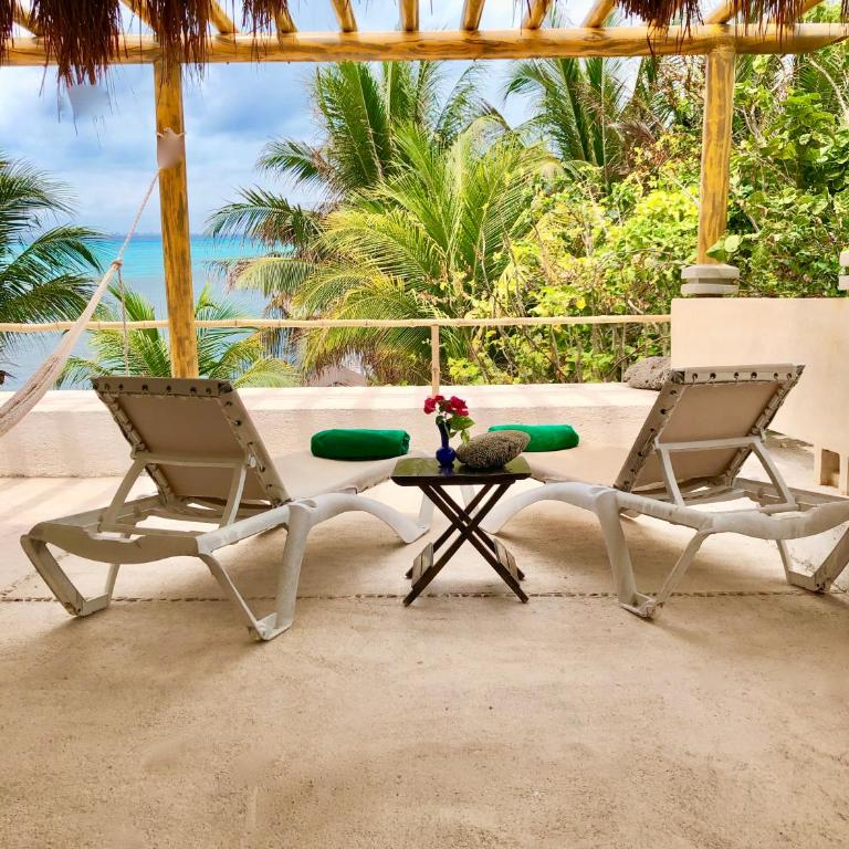 Maria's Kan Kin - King Room with Ocean View - 1