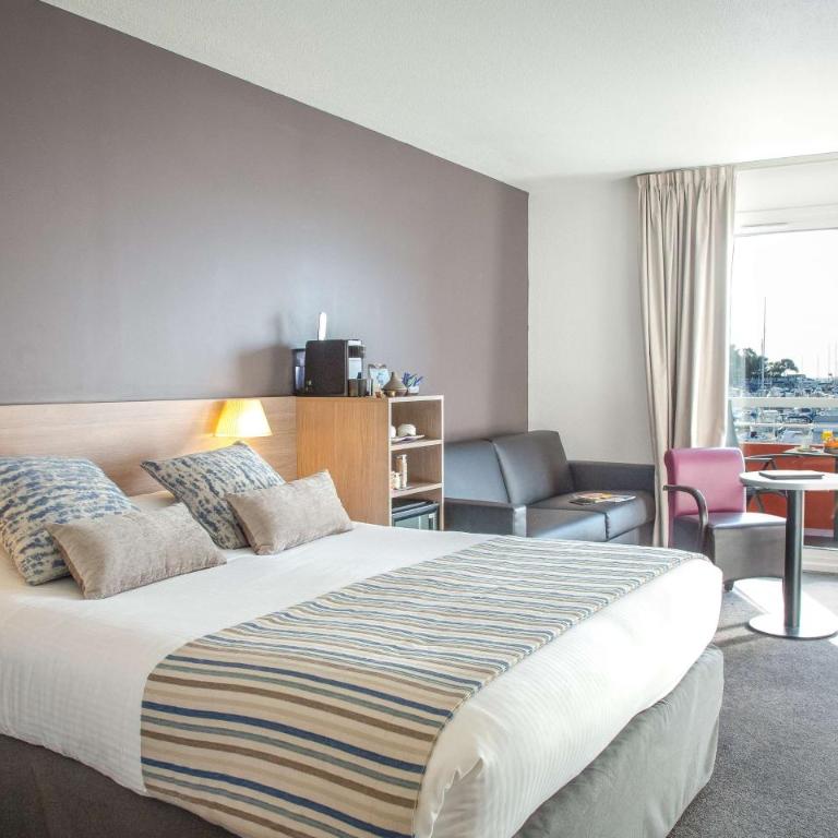 Best Western Plus La Marina - Suite Lit Queen-Size - Non-Fumeurs - Vue sur Port - 1