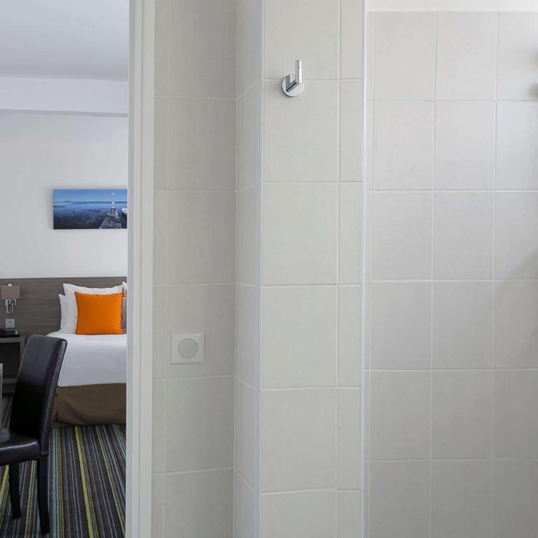 Best Western Hôtel des Thermes - Balaruc les Bains Sète - Chambre Double Familiale - 7