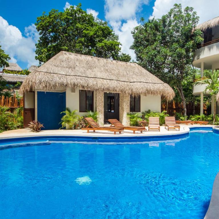 Poolside Bliss with Private Terrace and Jacuzzi - Apartamento de 2 dormitorios - 29