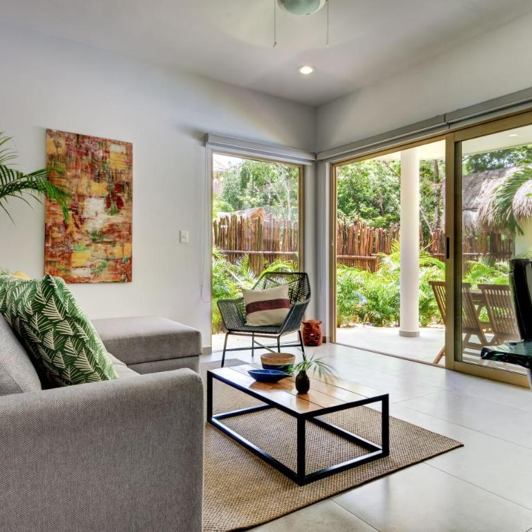 Poolside Bliss with Private Terrace and Jacuzzi - Apartamento de 2 dormitorios - 4