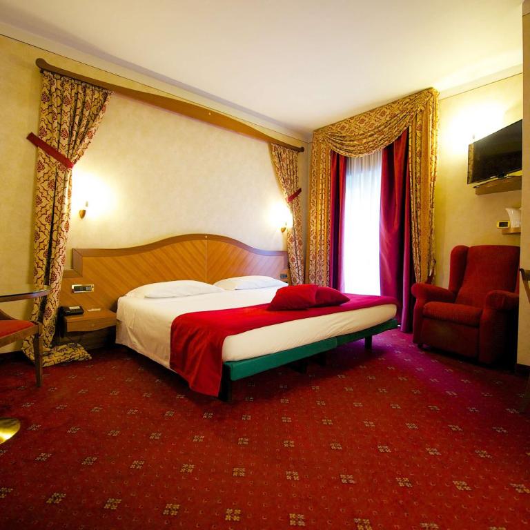 Best Western Hotel Luxor - Classic Queen Room - 4