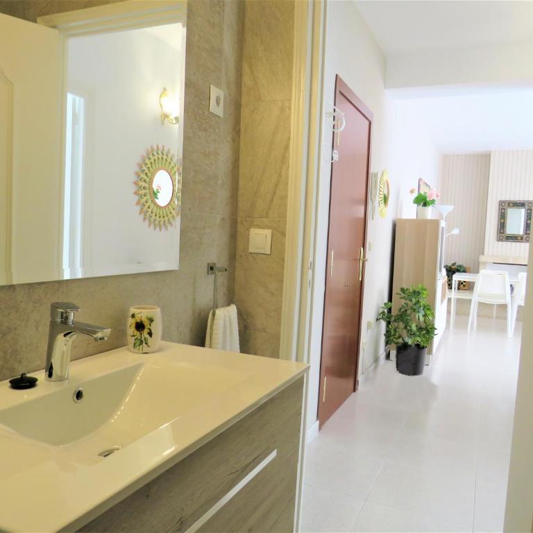 Elizabeth Beach Apartment with Seaviews! - Apartment - 22
