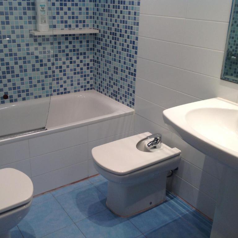 Urbanizacion primera línea de playa - Three-Bedroom Apartment - 3
