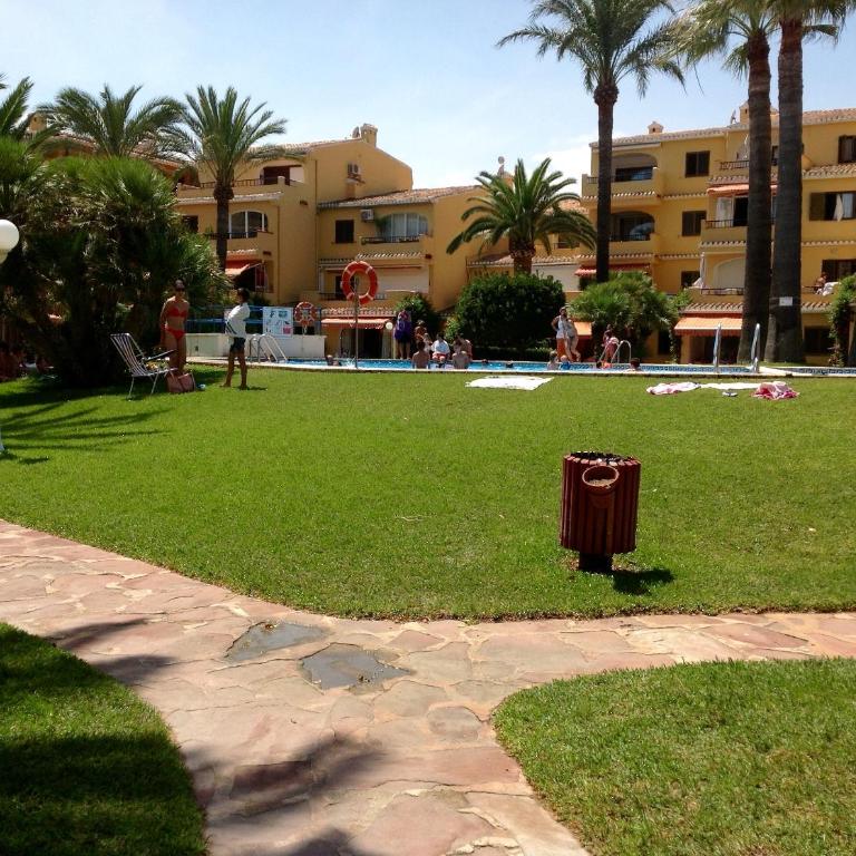 Urbanizacion primera línea de playa - Three-Bedroom Apartment - 15