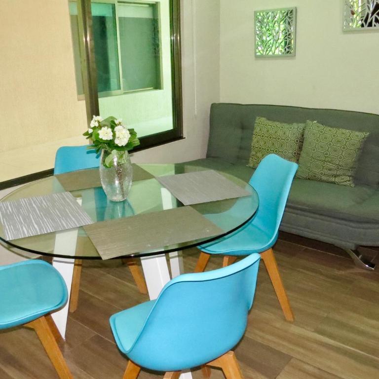Palmarena Rooms & Residences - Long Stay Comfort with Parking, Sauna, Gym & Pool - Steps from 5th Avenue - Estudio con cama extragrande y sofá cama - 16