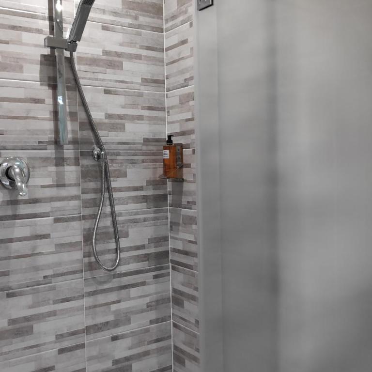 Bed & Breakfast CENTRALE - Camera Tripla con Bagno Privato Esterno - 8