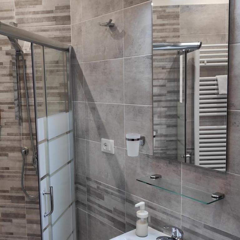 Bed & Breakfast CENTRALE - Camera Singola con Bagno - 9