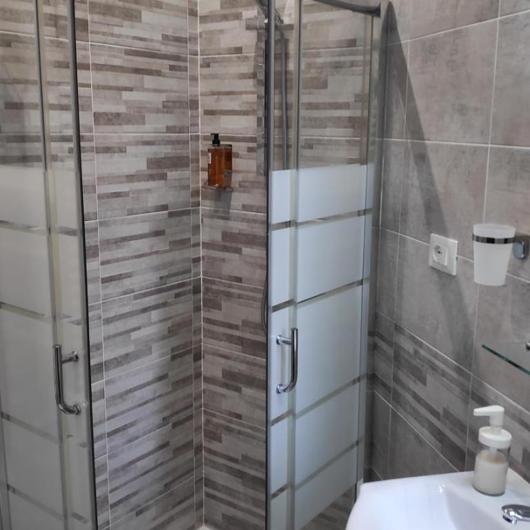 Bed & Breakfast CENTRALE - Camera Singola con Bagno - 10