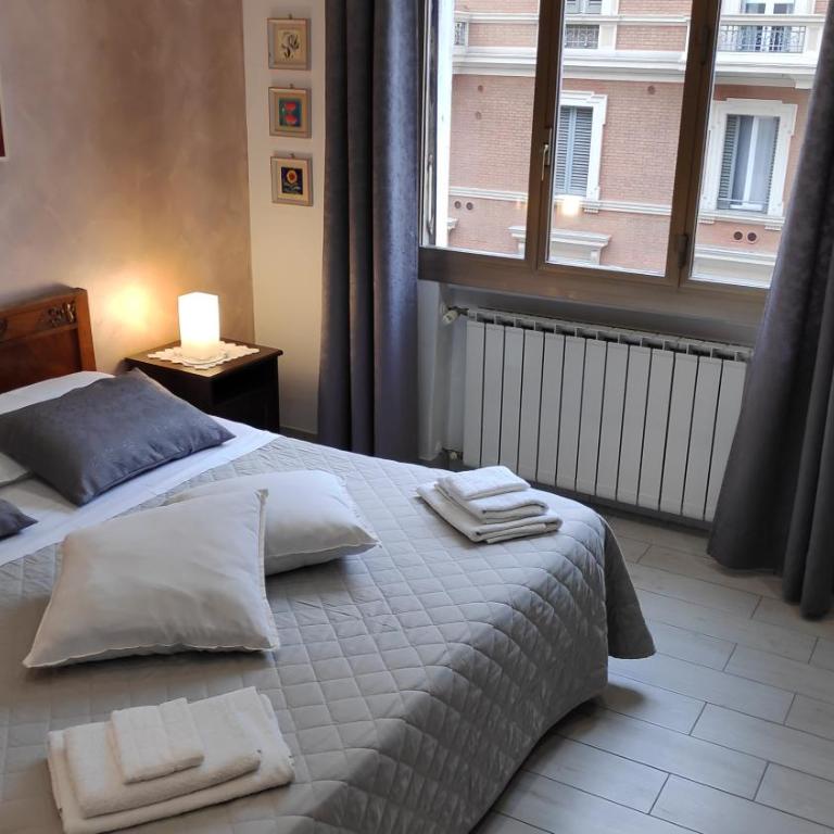 Bed & Breakfast CENTRALE - Camera Matrimoniale/Doppia con Letti Singoli con Vista Città - 3