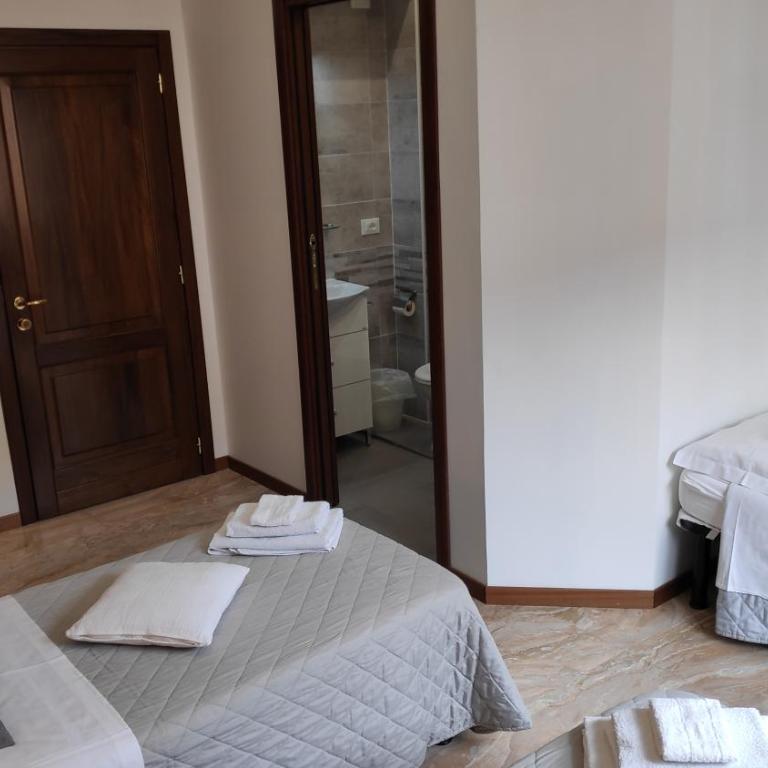 Bed & Breakfast CENTRALE - Camera Tripla con Bagno - 6