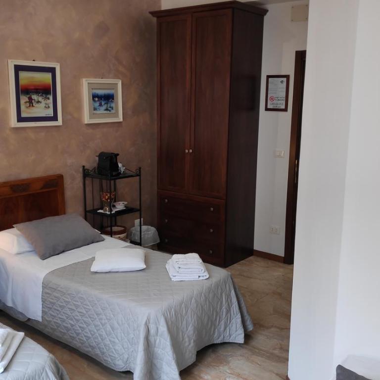 Bed & Breakfast CENTRALE - Camera Tripla con Bagno - 7
