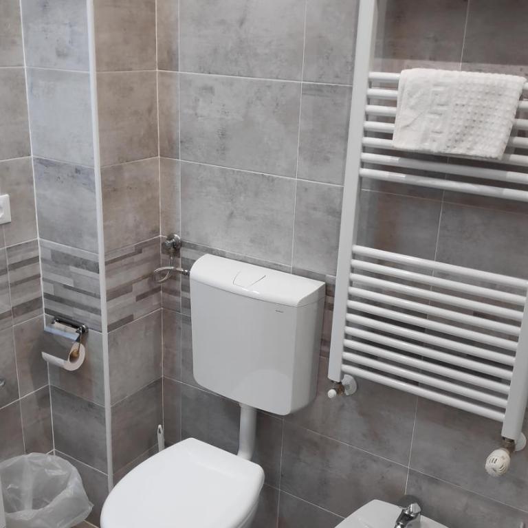 Bed & Breakfast CENTRALE - Camera Tripla con Bagno - 12