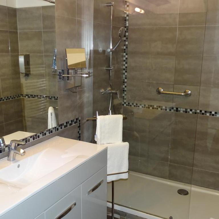 Logis Hotel des Granges - Chambre Double Supérieure avec Balcon ou Terrasse - 19