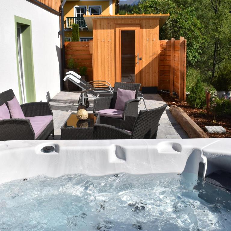 Landschützer's Country Suites - Deluxe Suite mit Whirlpool-Badewanne - 3
