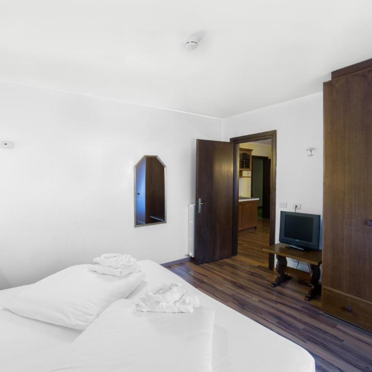 Hotel Baita Clementi - Camera Familiare (3 Adulti + 2 Bambini) - 2