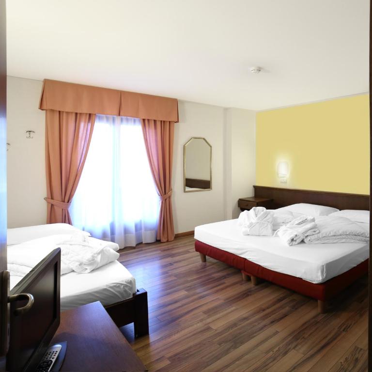 Hotel Baita Clementi - Camera Familiare (3 Adulti + 2 Bambini) - 3