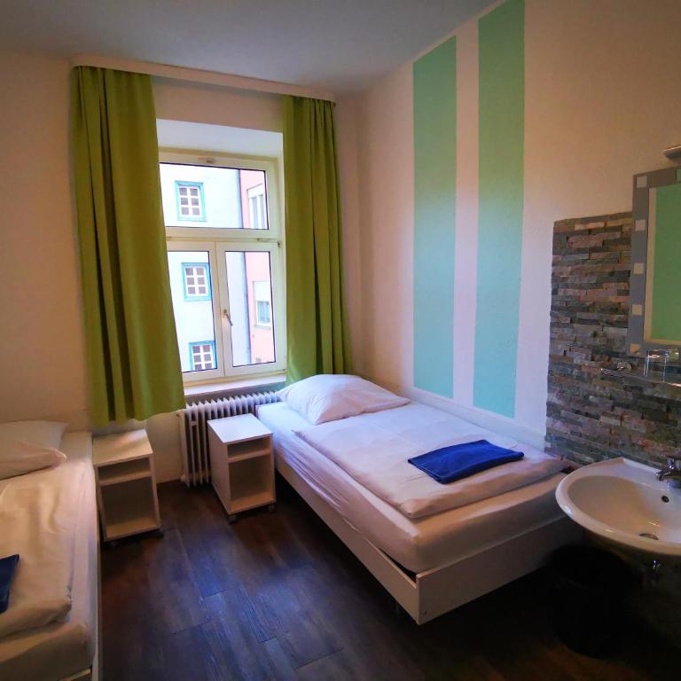 City Hostel - Zweibettzimmer mit Gemeinschaftsbad - 2