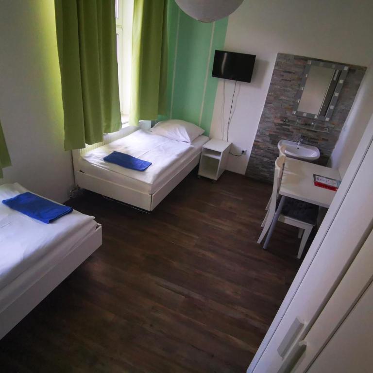City Hostel - Zweibettzimmer mit Gemeinschaftsbad - 1