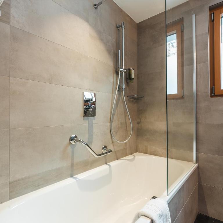 Matterhorn Inn - Wellness & Dining - at Zermatt Shuttle Station - Superior Doppelzimmer - 6