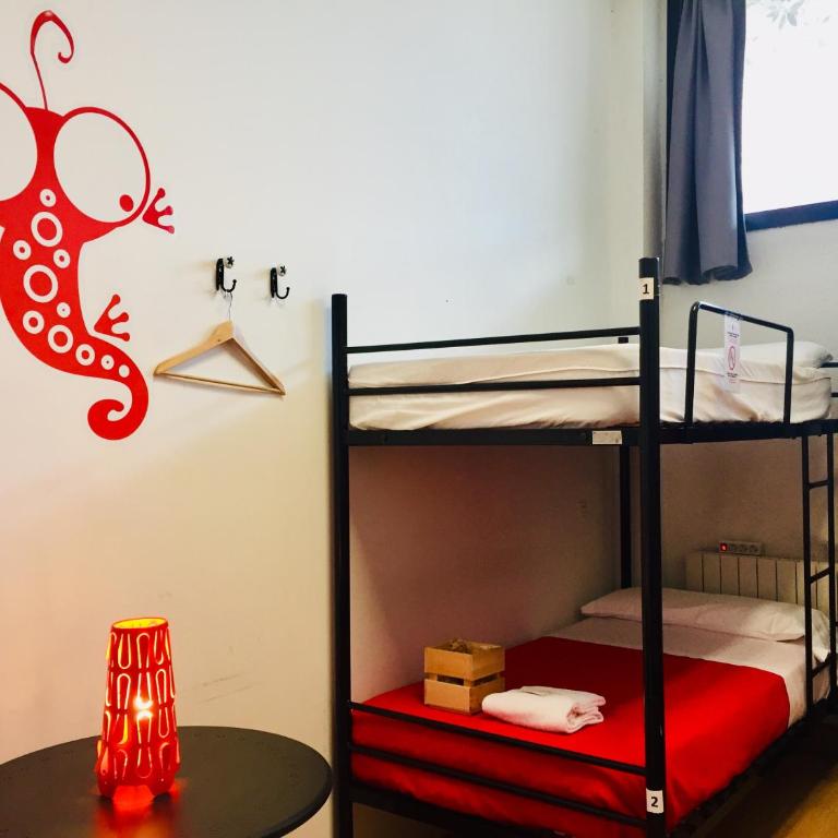 Bilbao Akelarre Hostel - Single Bed in 4-Bed Dormitory Room - 7