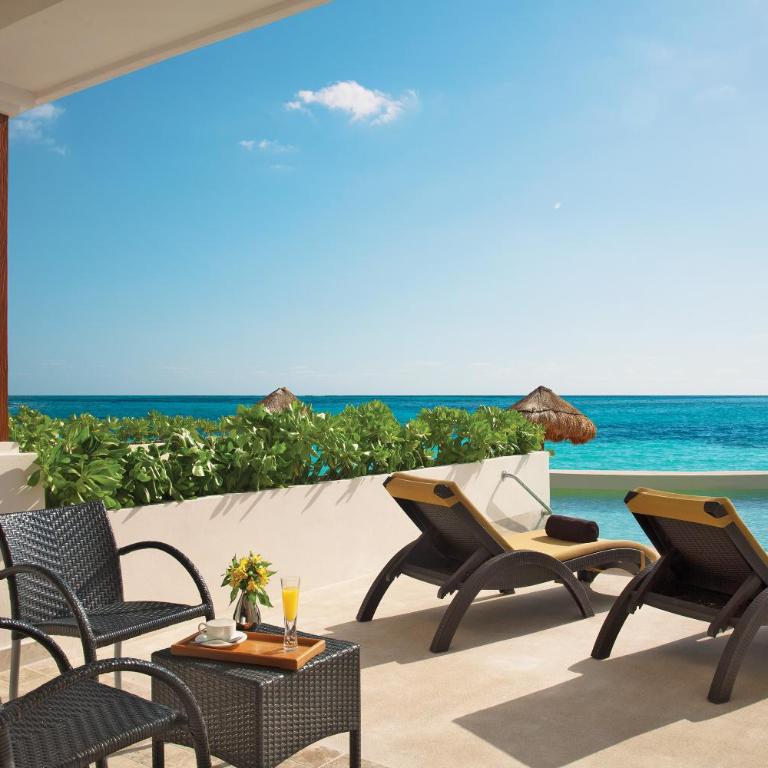 Dreams Sapphire Resort & Spa - Preferred Club Junior Suite Beach Front Double- - 2