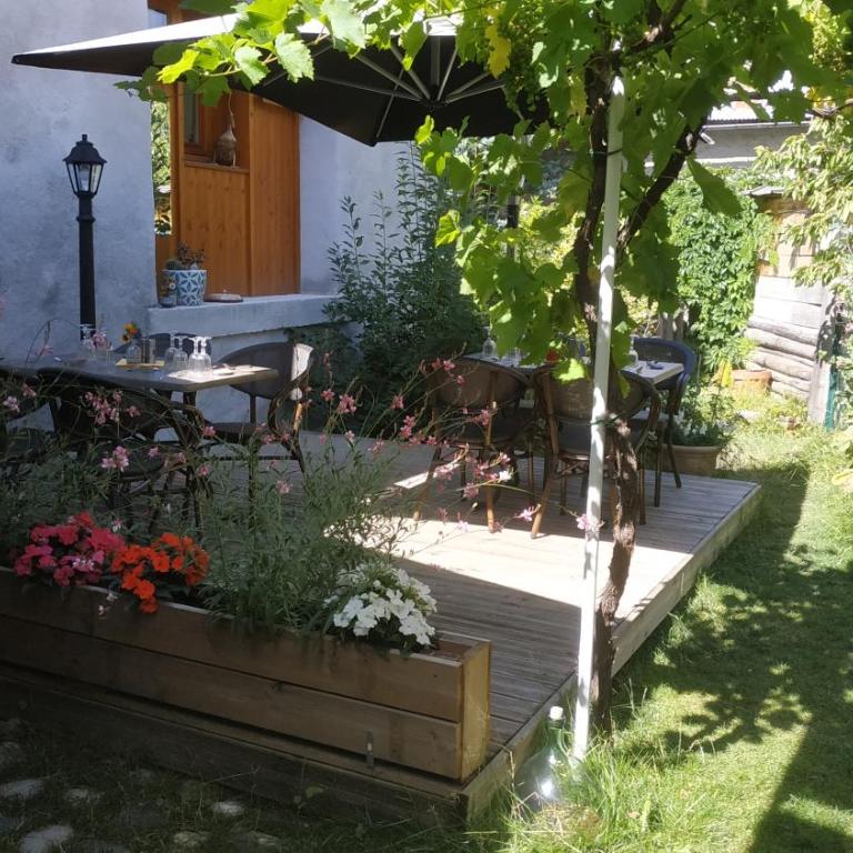 Chez Jacquie et Fifi - Chambre Familiale - Vue sur Jardin - 1