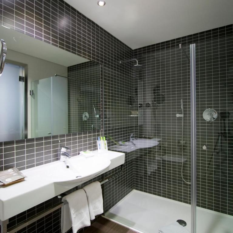 Axor Barajas - Habitación Doble con servicio gratuito de enlace con el aeropuerto - 1 o 2 camas - 17