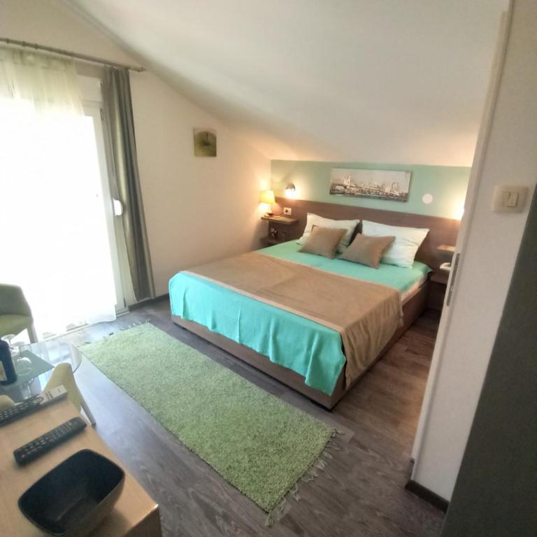 Apartment The Sea Coast - Double Room with Terrace - 4