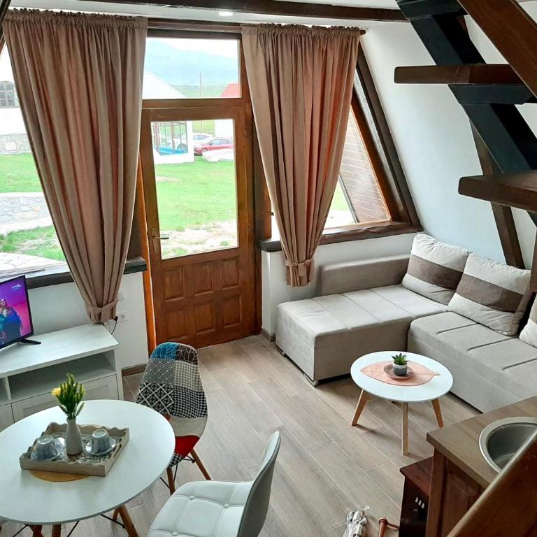 Eco Village Pavlovic - One-Bedroom House - 23