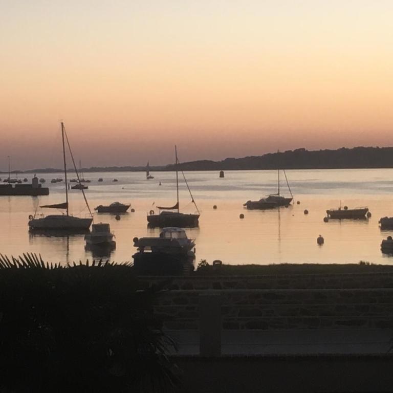 GÎte indépendant dans une villa -Vue et accès direct mer - avec 3 chambres et 3 grandes terrasses - Apartment mit 3 Schlafzimmern - 14