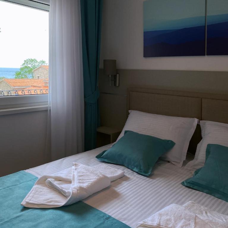 Family Beachfront Apartment - One-Bedroom Apartment - 1
