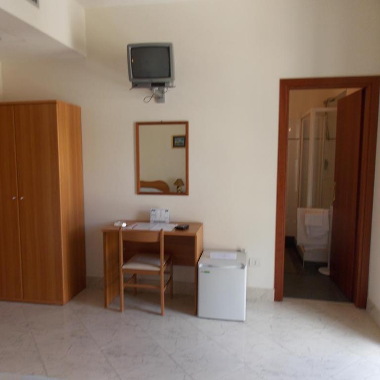 Albergo Roma - Camera Matrimoniale/Doppia con Letti Singoli - 2