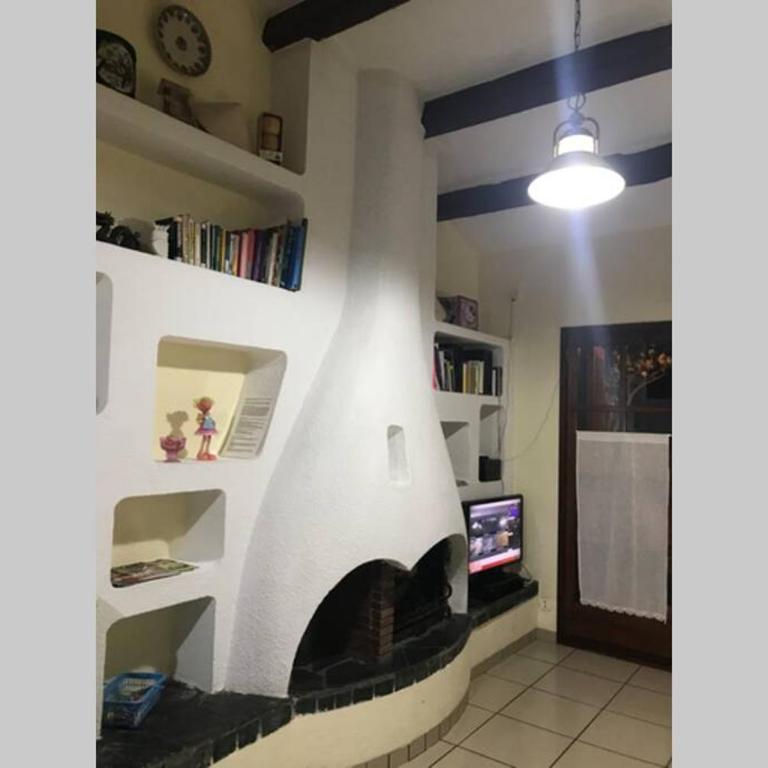 Casita blanca con fibra óptica y piscina cominutaria - Casa de 2 dormitorios - 1