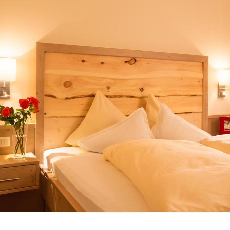 Gästehaus Schusser an der Therme, Frühstück, Doppelzimmer und Ferienwohnung - Doppelzimmer mit Balkon - 2