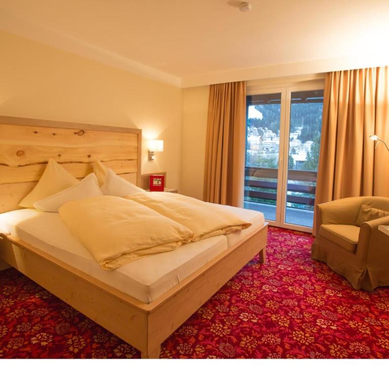 Gästehaus Schusser an der Therme, Frühstück, Doppelzimmer und Ferienwohnung - Doppelzimmer mit Balkon - 3
